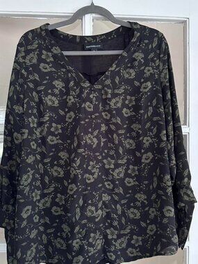 Fortune and Ivy black floral blouse with button...